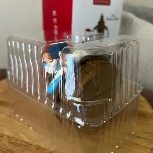 Hallmark Belle Ornament Disney beauty and the beast - Picture 8 of 10